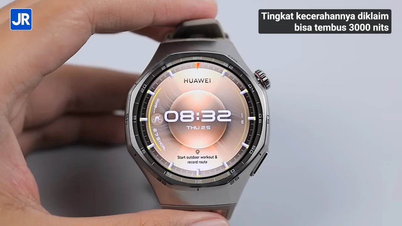 Tampilan layar Huawei Watch GT 6 Pro dengan klaim tingkat kecerahan mencapai 3000 nits