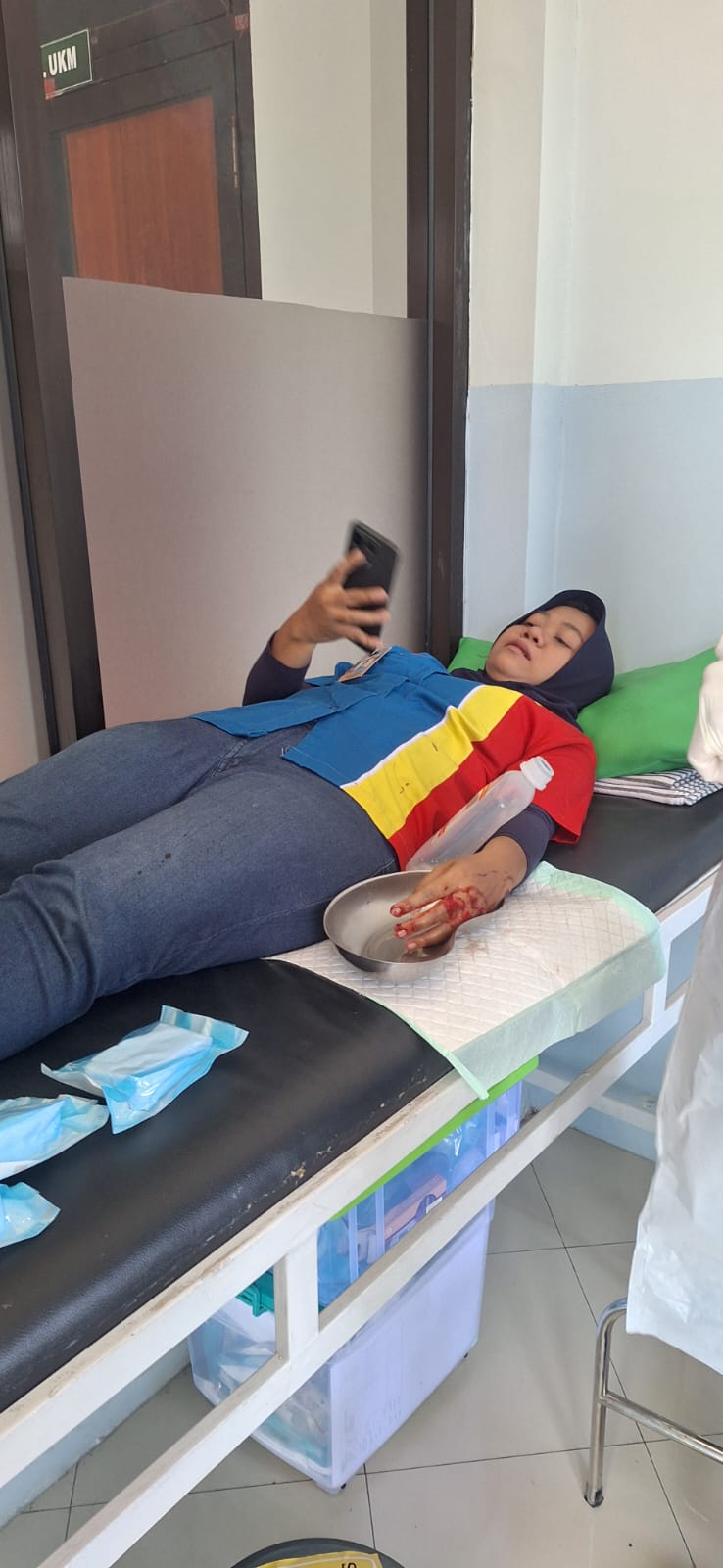 Korban YA kasir yang ditodong senjata tajam mengalami luka di jari tangan kiri.
