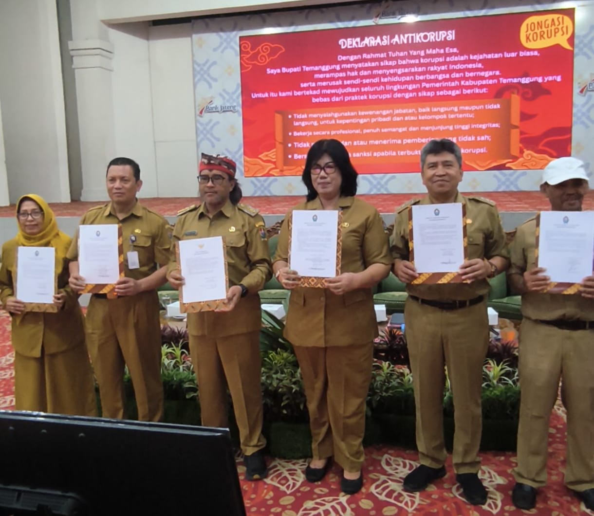 Deklarasi antikorupsi Pemkab Temanggung dengan seluruh level pemerintahan, di Graha Bhumi Phala, Senin (13/10/2025).
