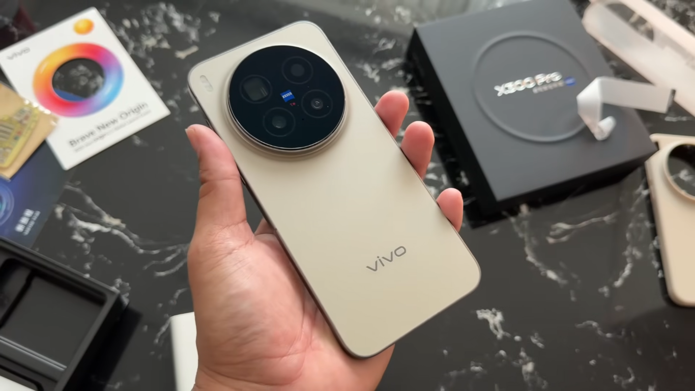 Desain belakang Vivo X300 Pro yang tampak flat dengan garis-garis tegas