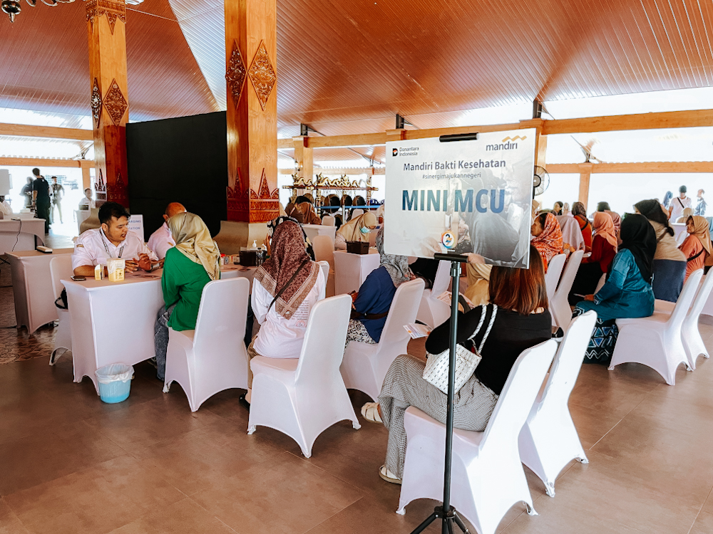 Suasana layanan Mini Medical Check Up (MCU) di kegiatan Mandiri Bakti Kesehatan. Warga antusias memeriksakan kesehatan secara gratis di Pendopo Kampung Seni Borobudur