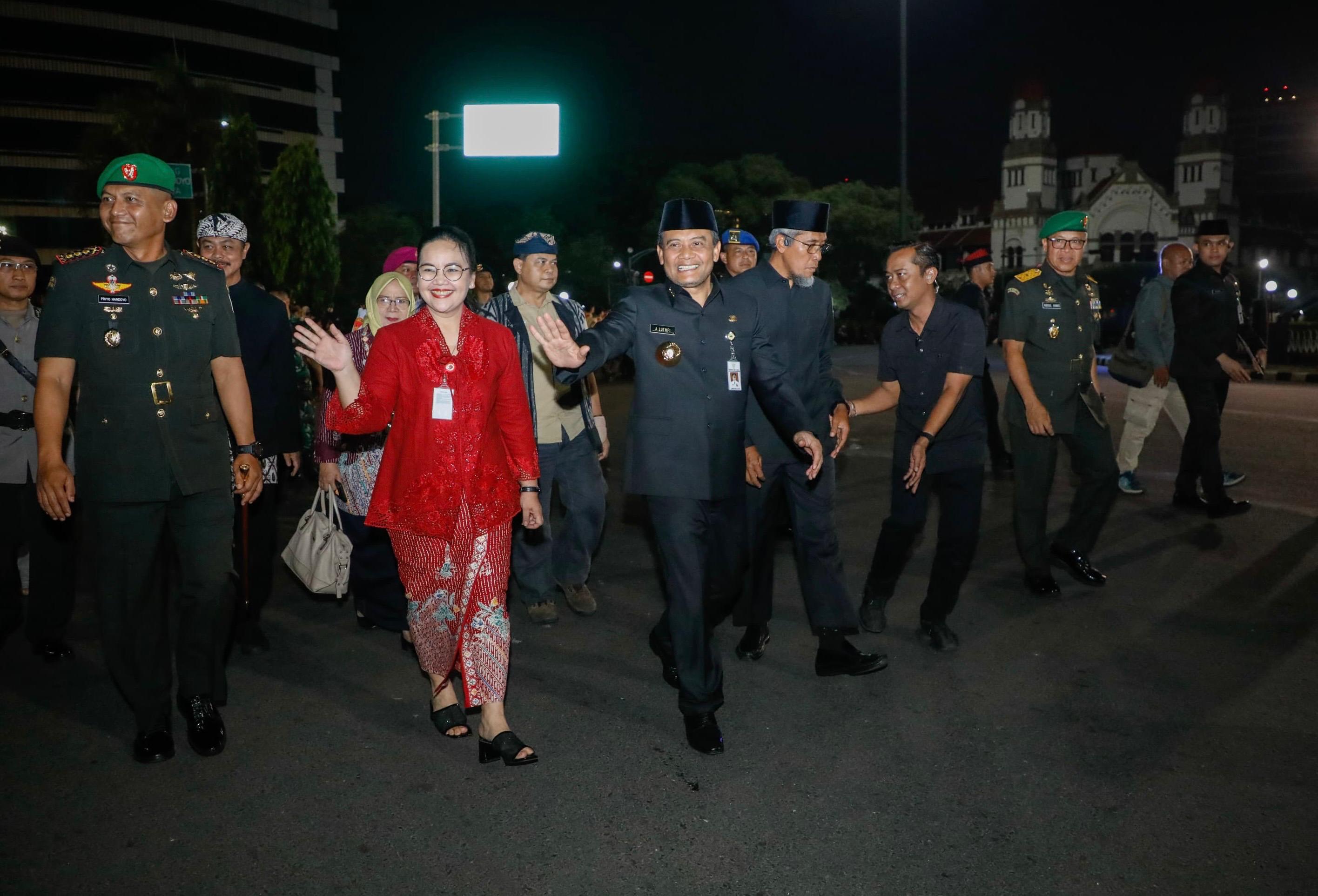 Gubernur Jawa Tengah Ahmad Luthfi, Sekda Jateng Sumarno, Wali Kota Semarang Agustina Wilujeng, forkopimda Jateng dan Kota Semarang, dalam peringatan Pertempuran Lima Hari Semarang, Selasa (14/10/2025)