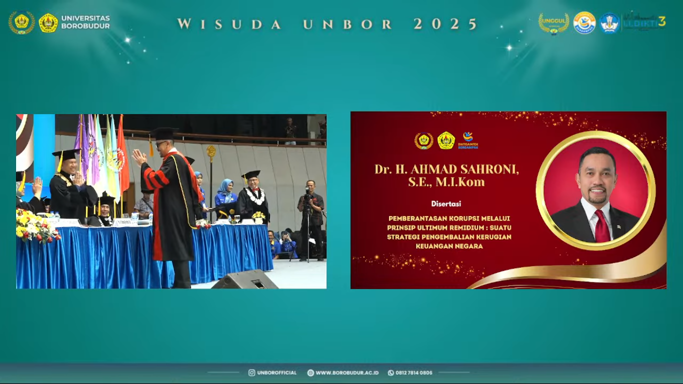 Ahmad Sahroni ketika menerima gelar doktor program studi ilmu hukum bersama Rektor Universitas Borobudur