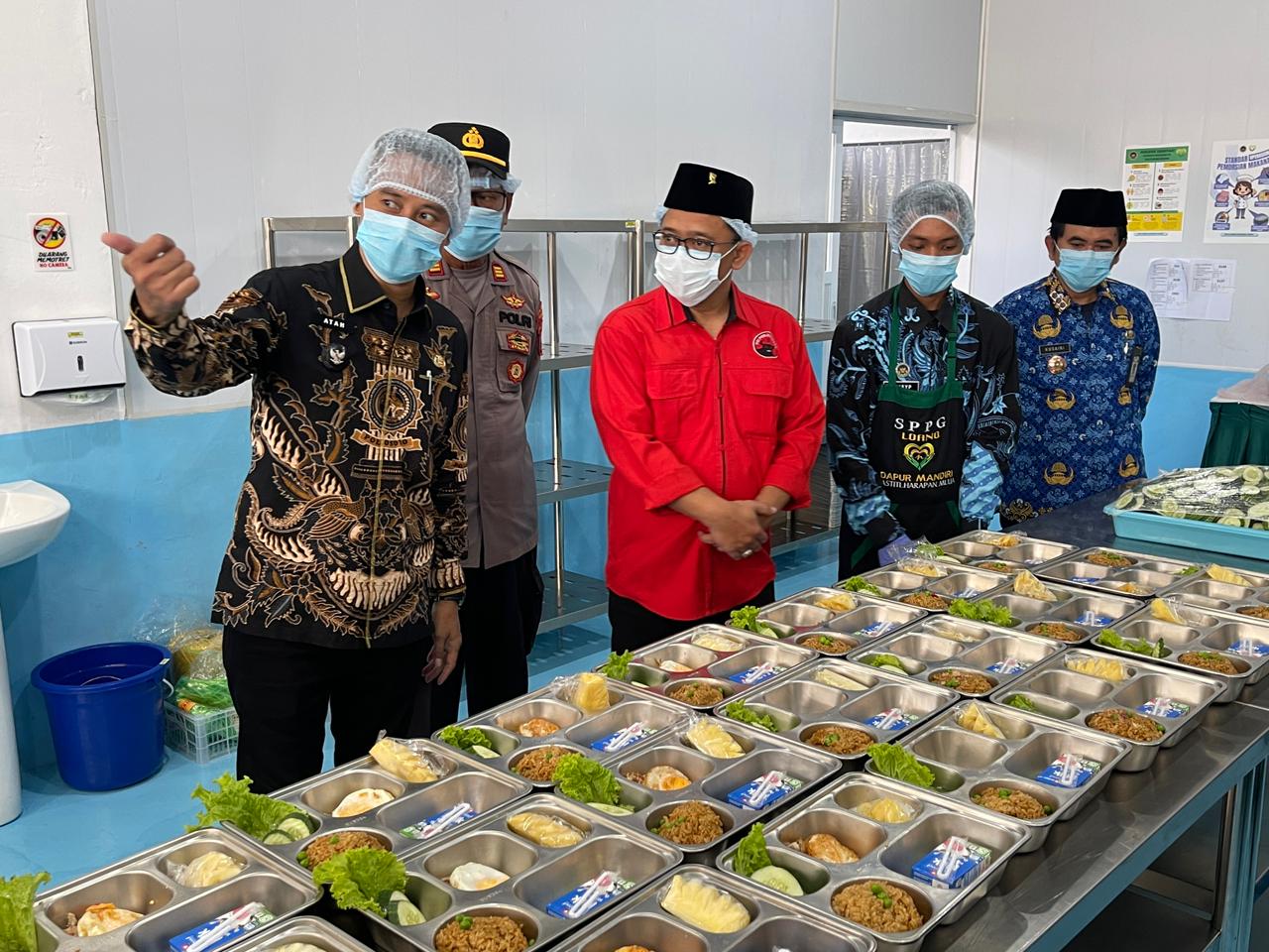 Anggota Komisi VIII DPR RI Fraksi PDI Perjuangan, Wibowo Prasetyo, melakukan kunjungan kerja ke Satuan Pelayanan Pemenuhan Gizi (SPPG) Kebon Gunung, Loano, Kabupaten Purworejo, Jumat (17/10/2025).
