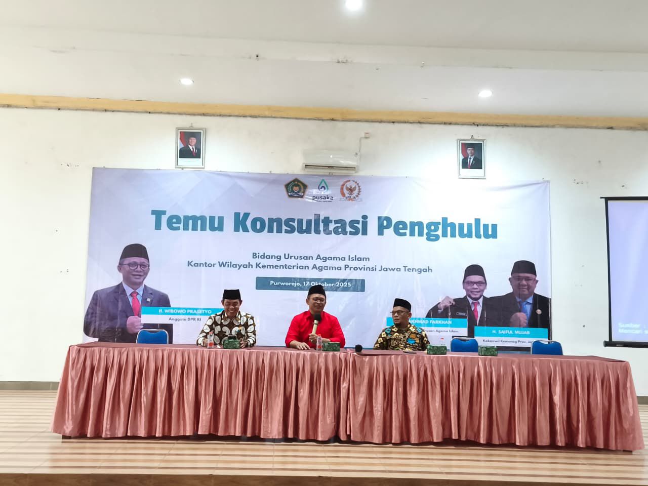 Ratusan penghulu se-Kabupaten Purworejo mengikuti Temu Konsultasi Penghulu yang digelar di aula Kementerian Agama Kabupaten Purworejo, Jumat (17/10/2025).