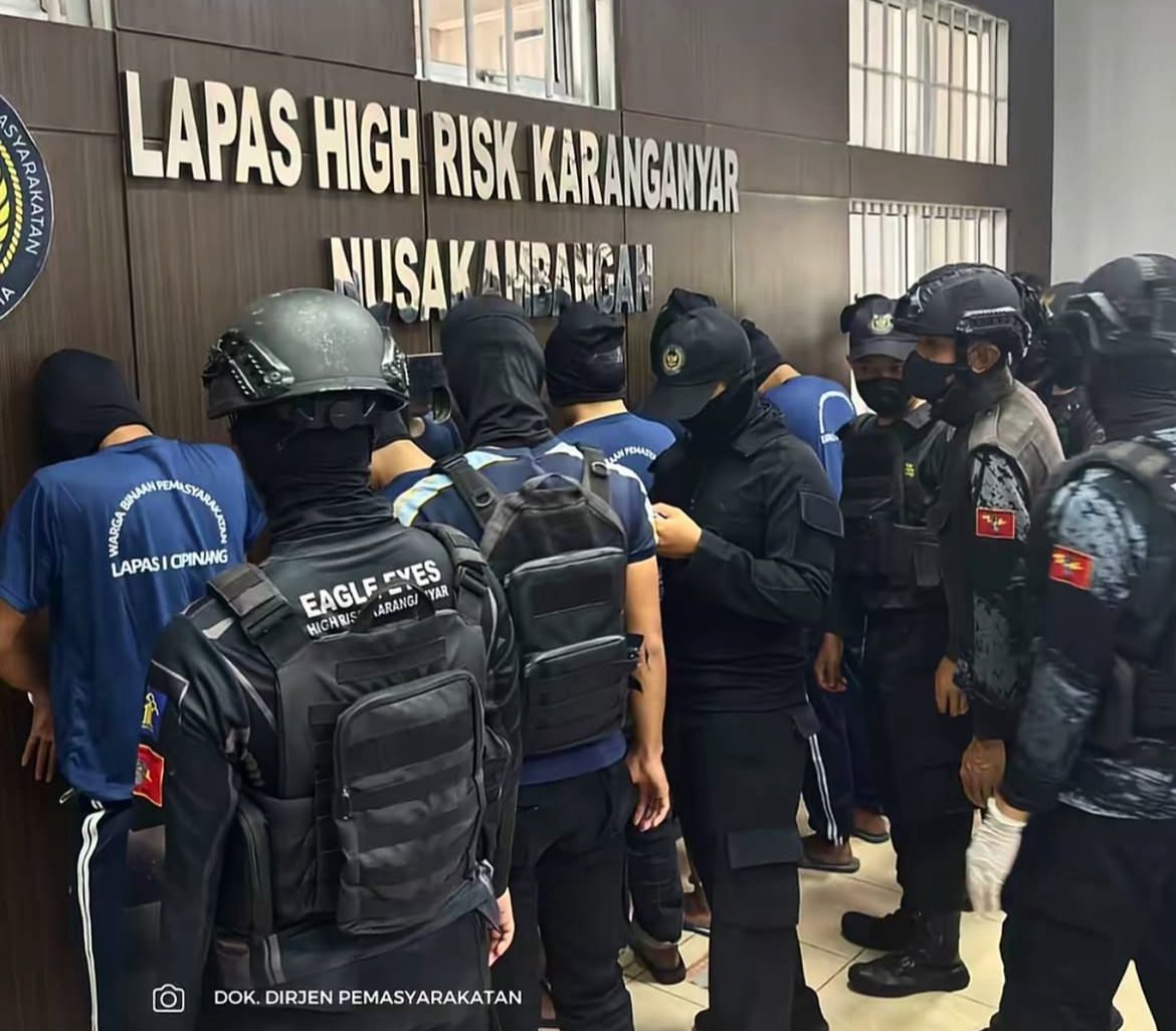 Pemindahan enam narapidana ke Lapas High Risk Karangayar Nusakambangan
