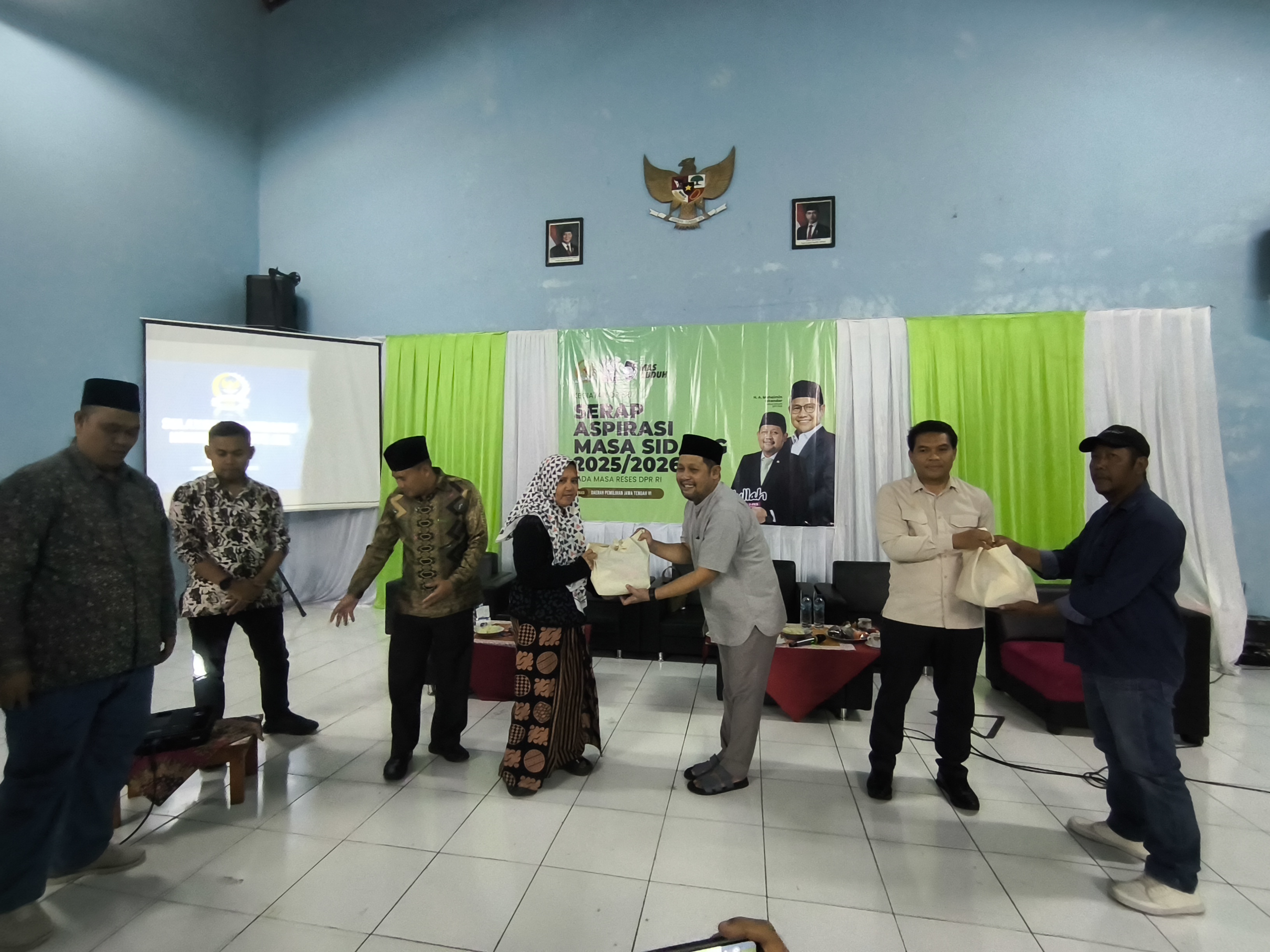 Anggota Komisi III DPR RI Abdullah bertemu konstituen di Desa Sinduagung, Kecamatan Selomerto, Wonosobo, Jumat (17/10/2025).