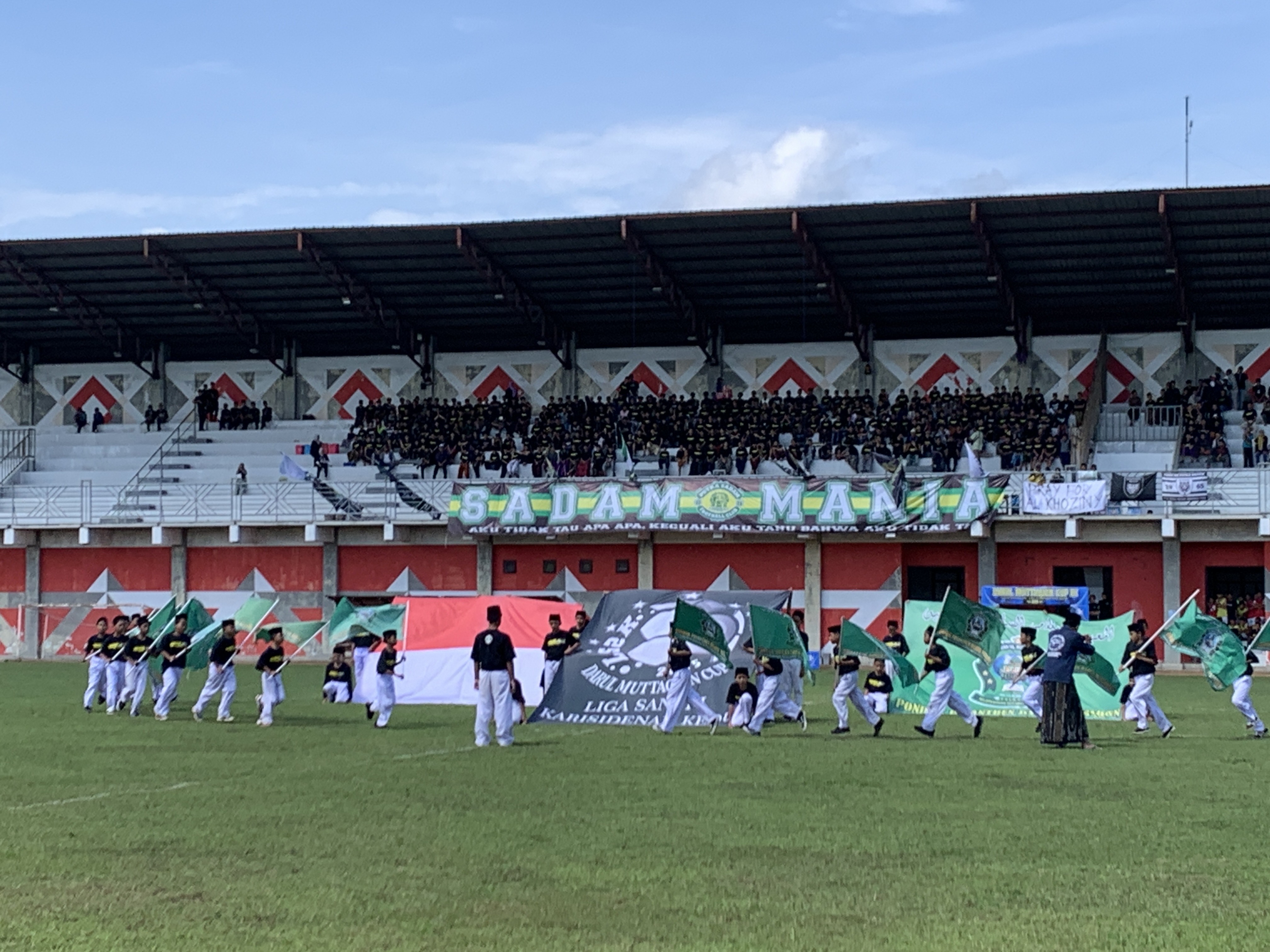 Pembukaan turnamen Liga Santri Darul Muttaqien Cup III di Stadion Bhumi Phala, Temanggung, Minggu (19/10/2025).