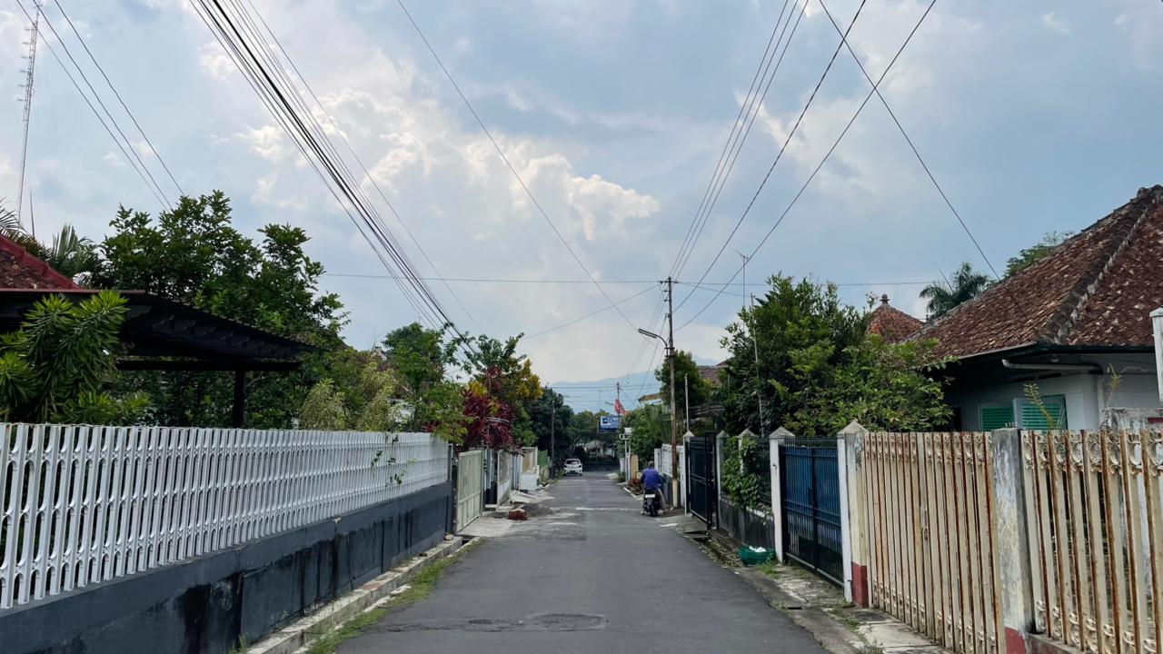 Cuaca mendung siang hari berpotensi hujan disertai angin di wilayah Jawa Tengah