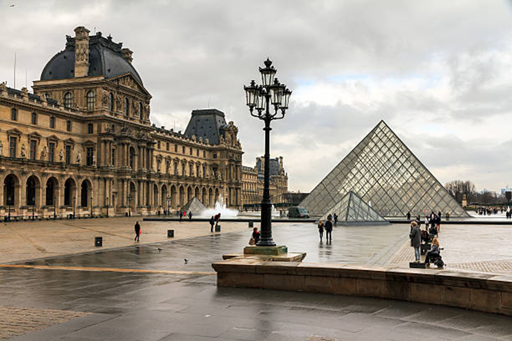Museum Louvre Prancis Dirampok, Delapan Perhiasan Raib dari Koleksi Bersejarah