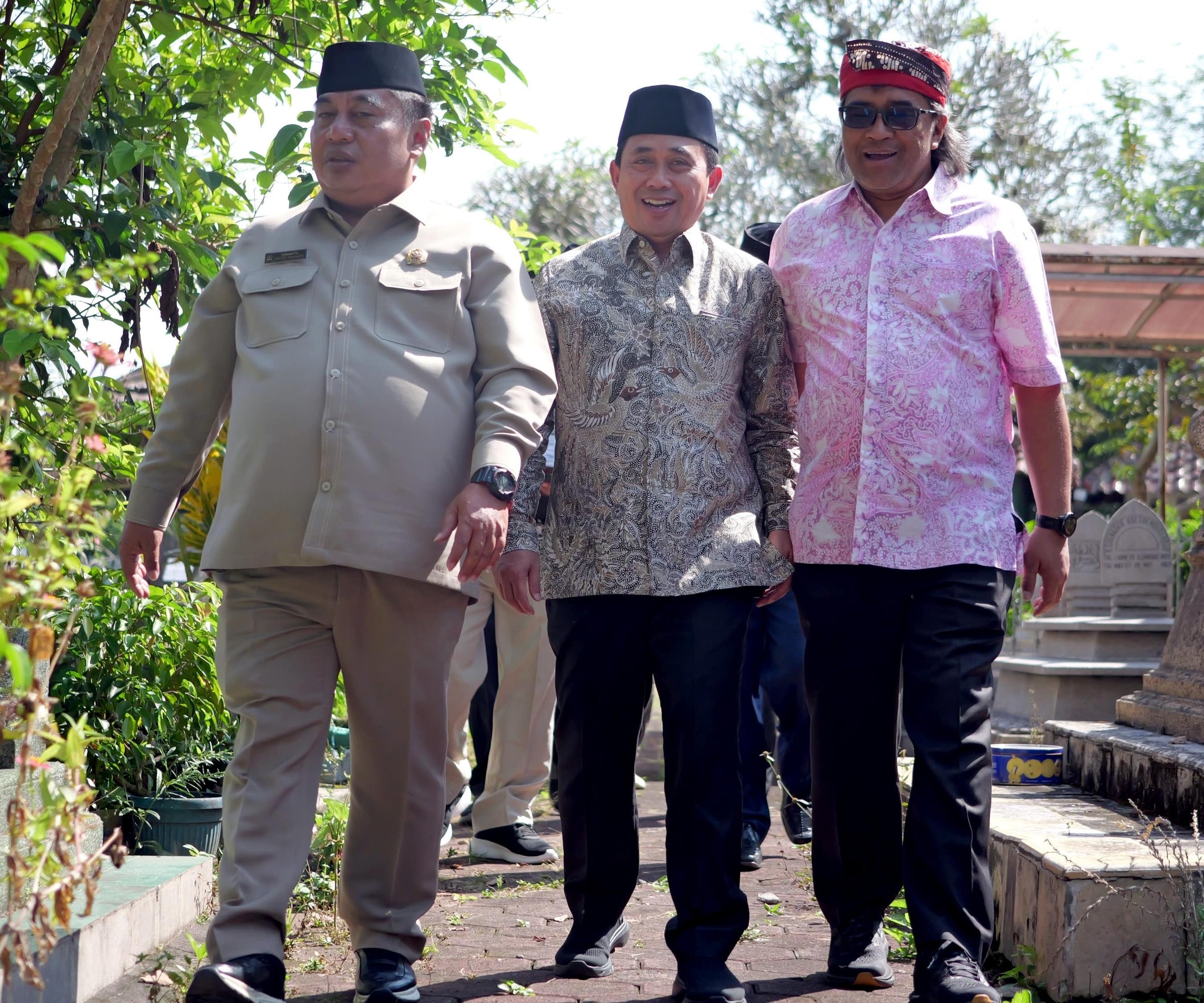 Dari kiri ke kanan Ketua DPRD Kabupaten Temanggung Yunianto, Wakil Ketua DPRD Muh Amin dan Bupati Temanggung Agus Setyawan.