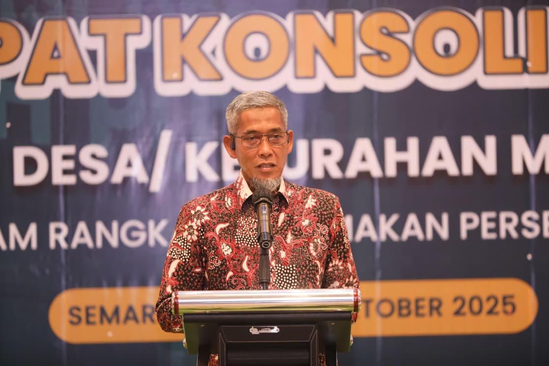 Sekda Jateng Sumarno ketika memimpin rakor Koperasi Desa/Kelurahan Merah Putih, Senin (20/10/2025) di Hotel Grand Candi Semarang.