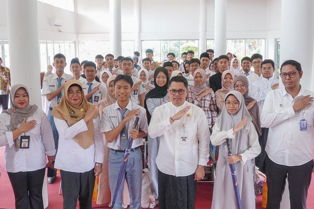Wali Kota Magelang Damar Prasetyono bersama DPMPTSP Kota Magelang memberikan sosialisasi investasi sejak dini di Taman Kyai Langgeng (TKL),  Rabu (22/10/2025).