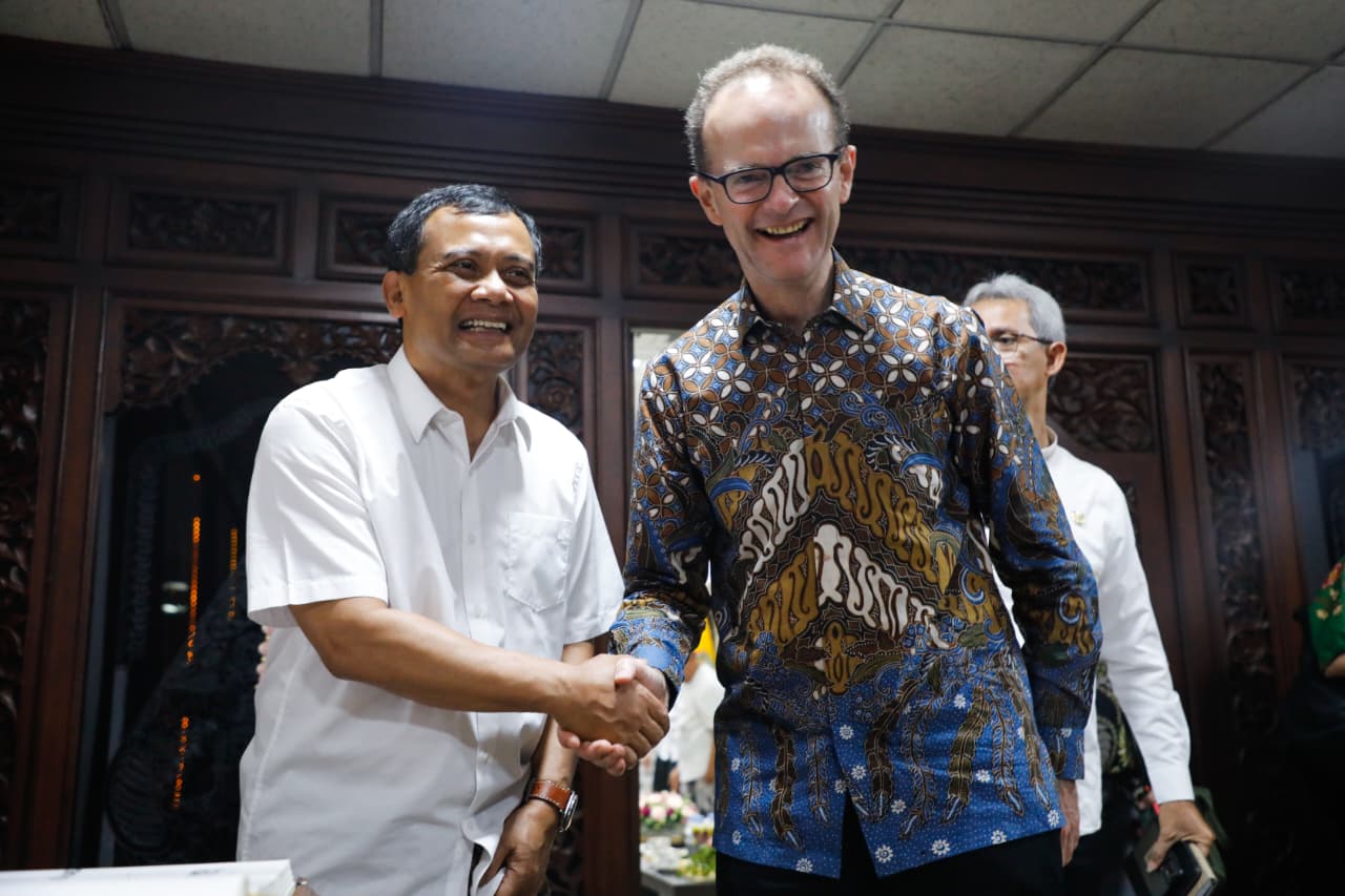 Gubernur Jawa Tengah Ahmad Luthfi menerima kunjungan Duta Besar Inggris untuk Indonesia Dominic Jermey di kantornya, Rabu (22/10/2025).