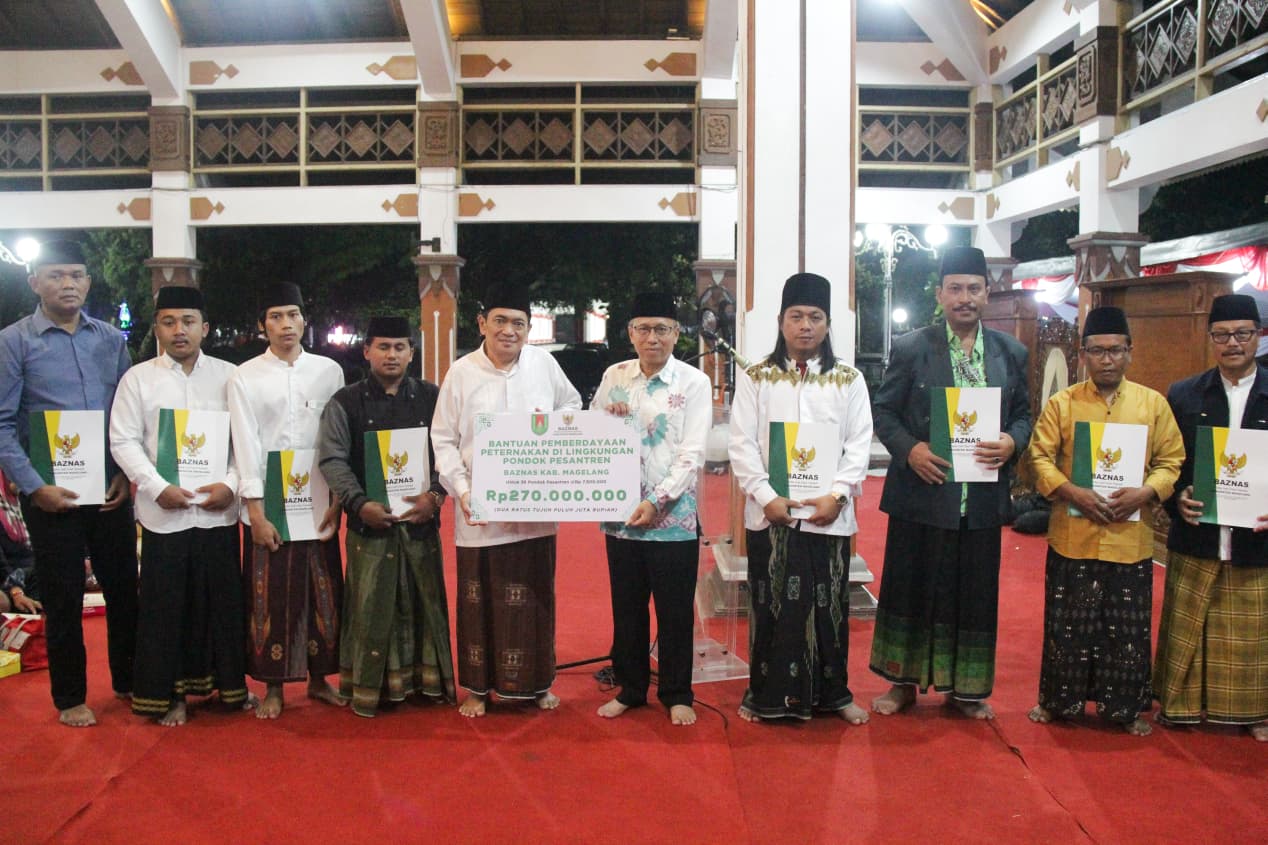 Sekda AdI Waryanto bersama Ketua Baznas Kabupaten Magelang M Kholid As