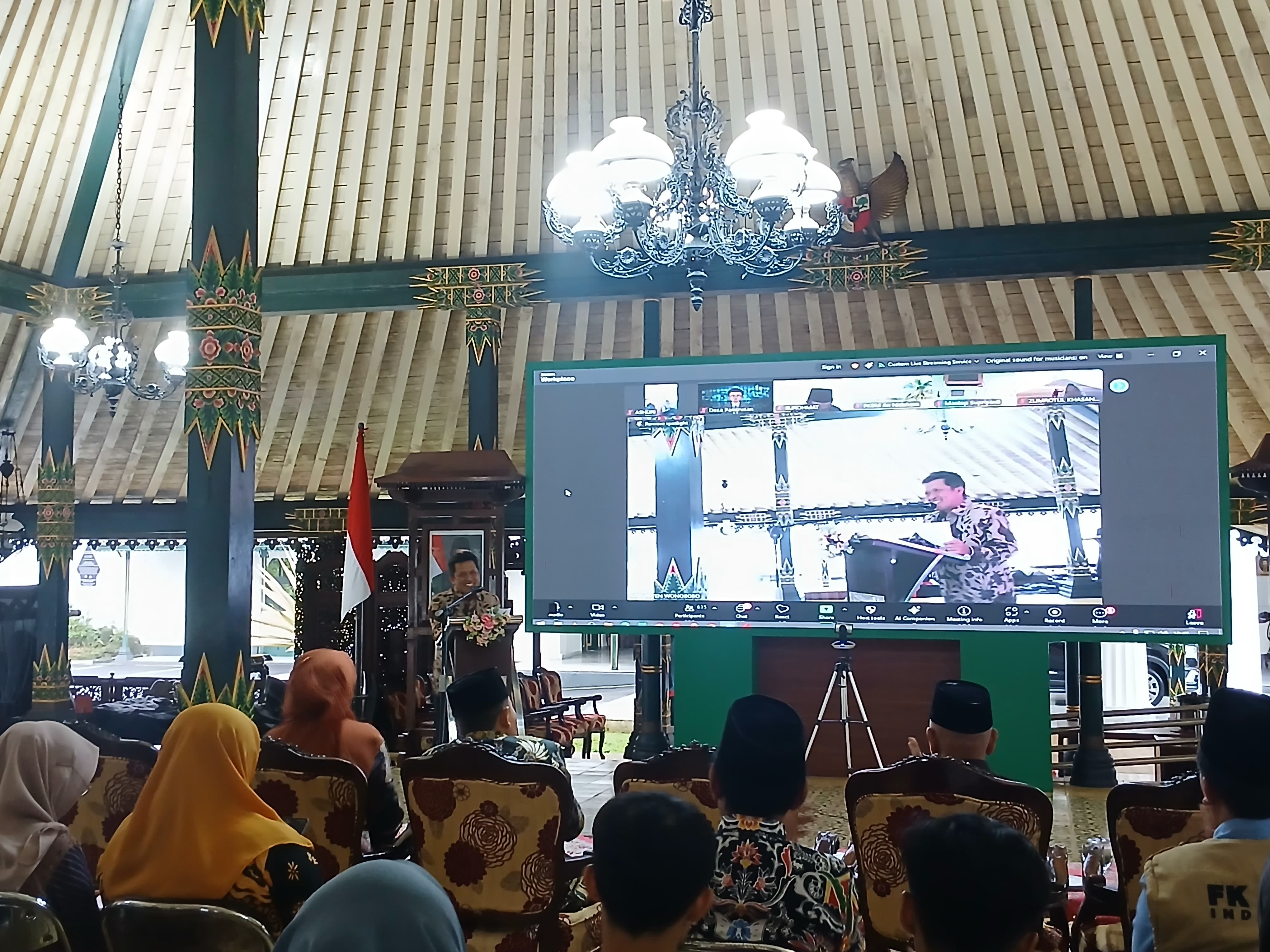 Bupati Wonosobo meluncurkan Sekolah Online Orang Dewasa, Sabtu (25/10/2025).