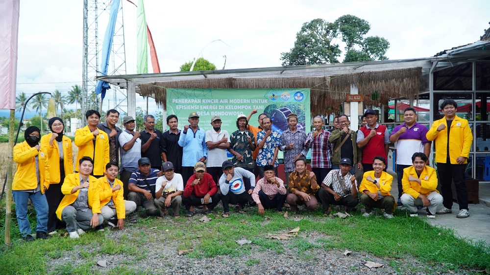 Tim pengabdian kepada masyarakat Untidar bersama Kelompok Tani di Desa Bondowoso Kecamatan Mertoyudan, Kabupaten Magelang, Minggu (26/10/2025).