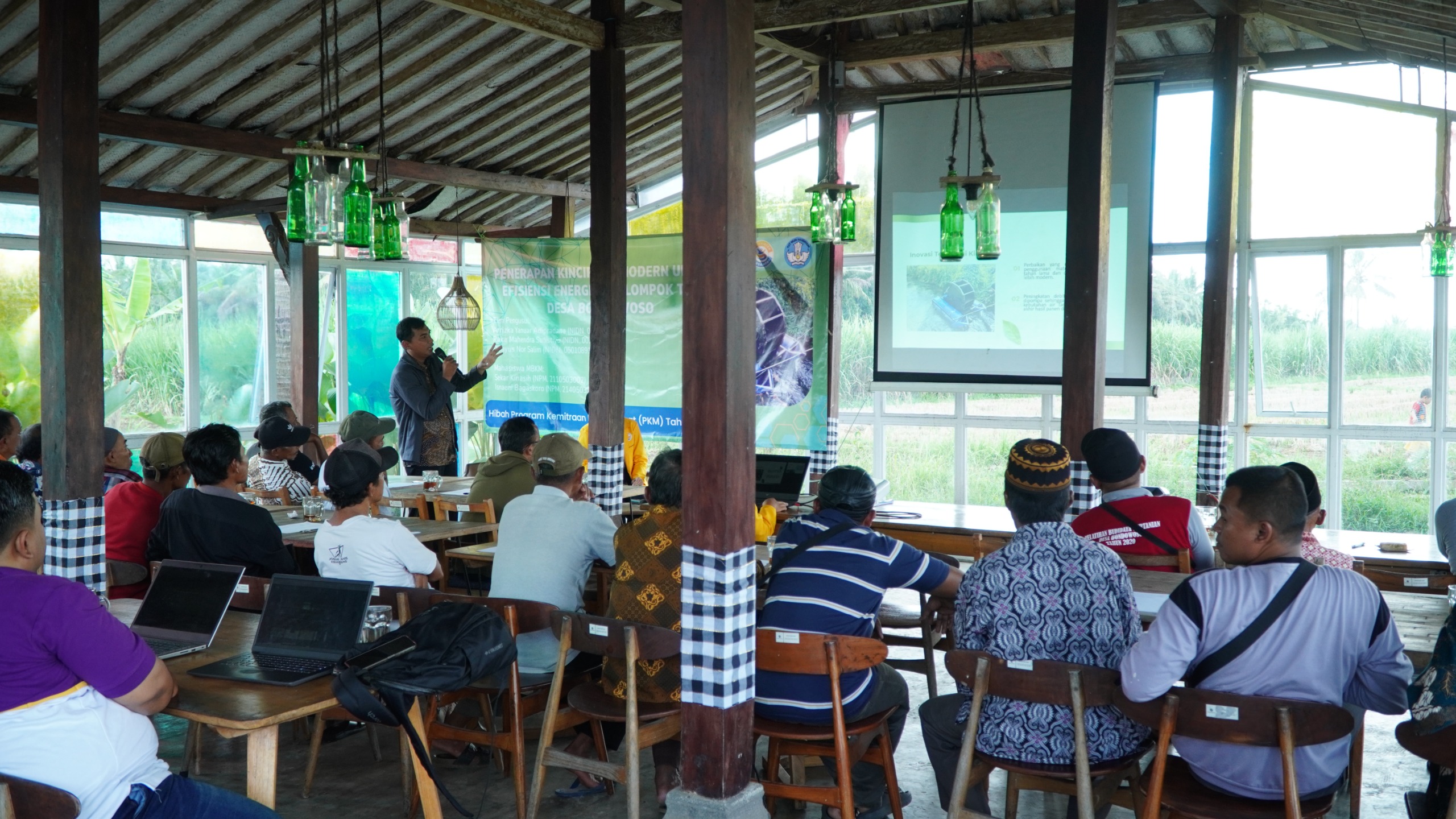 Sebanyak 20 anggota kelompok tani di Desa Bondowoso mengikuti pelatihan penerapan kincir air modern untuk efisiensi energi,, Minggu (26/10/2025).