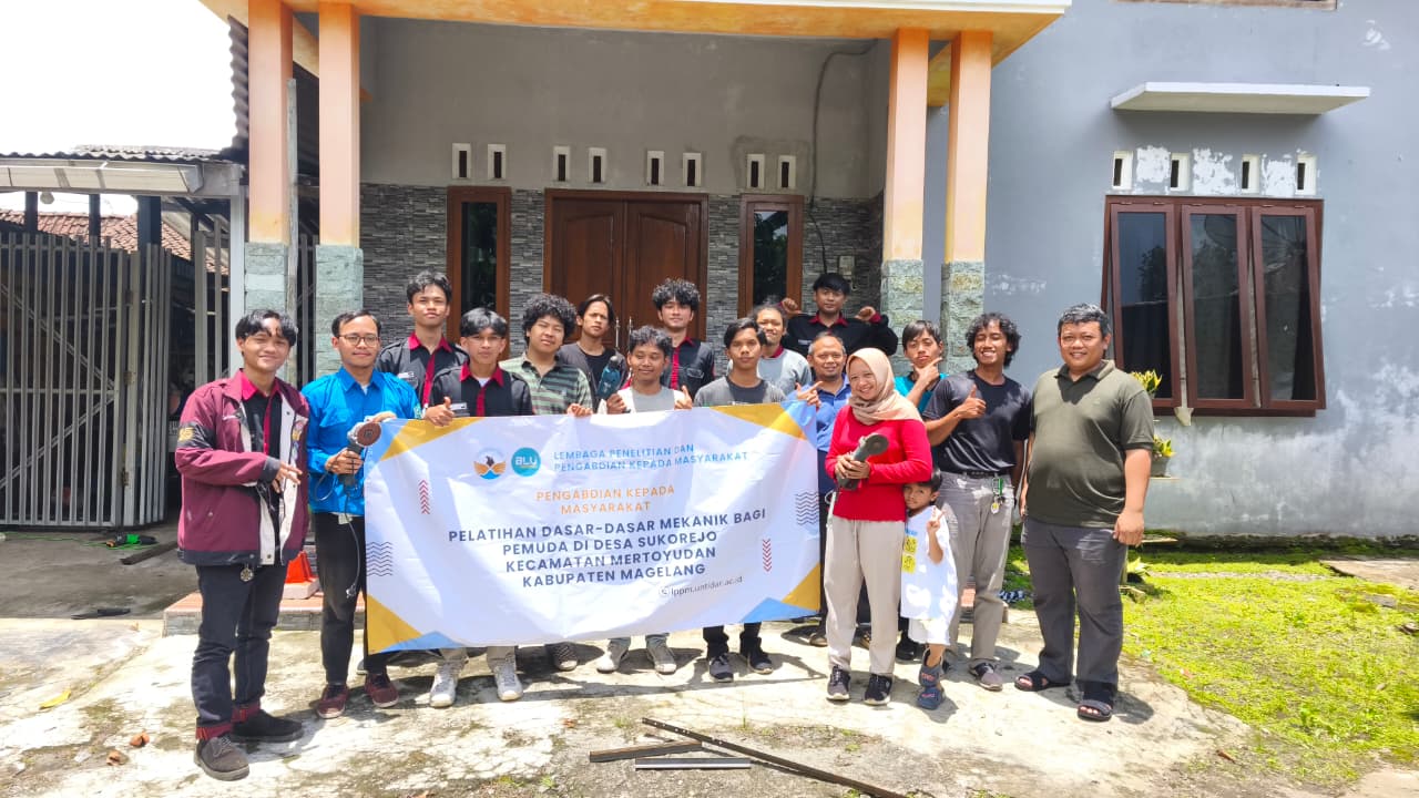 Tim dosen Prodi Teknik Mekatronika mengadakan pelatihan penggunaan gerinda dan bor di Dusun Senden, Desa Sukorejo, Mertoyudan, Kabupaten Magelang pada Sabtu (18/10/2025).