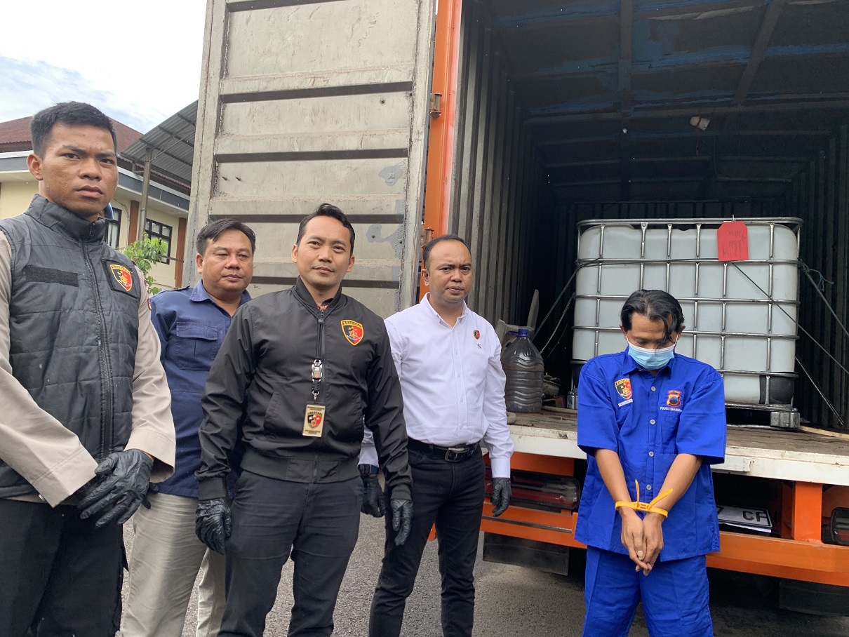 Satreskrim Polres Temanggung mengungkap kasus penyalahgunaan BBM bersubsidi jenis solar oleh Polres Temanggung, Selasa (28/10/2025).