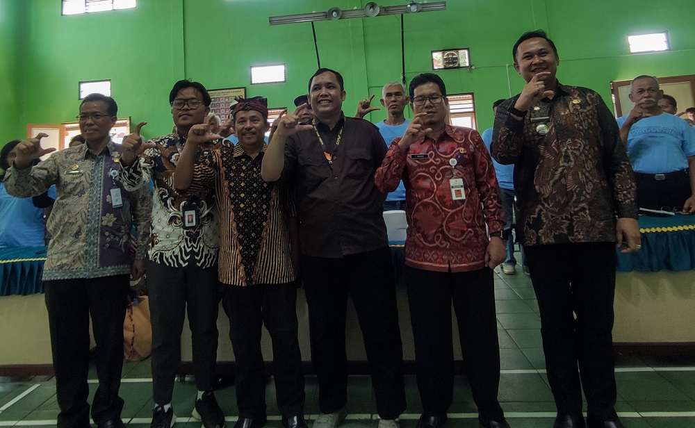 Tim penilai Kampung Wisata Cantik bersama Plh Sekda Larsita di Kelurahan Cacaban, Kamis (30/10/2025).