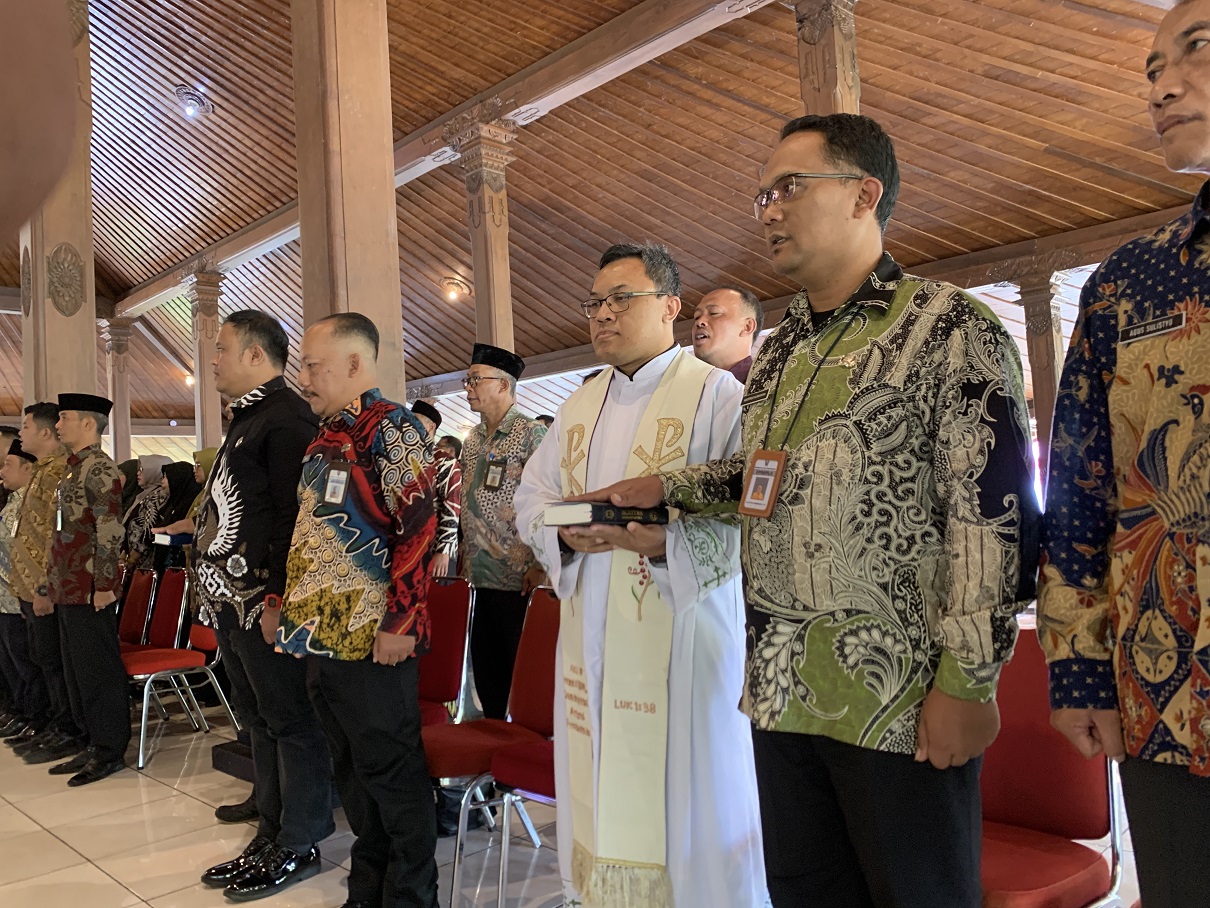 Pelantikan pengambilan sumpah/janji jabatan administrator dan pengawas di lingkungan Pemkab Temanggung, Jumat (31/10/2025).