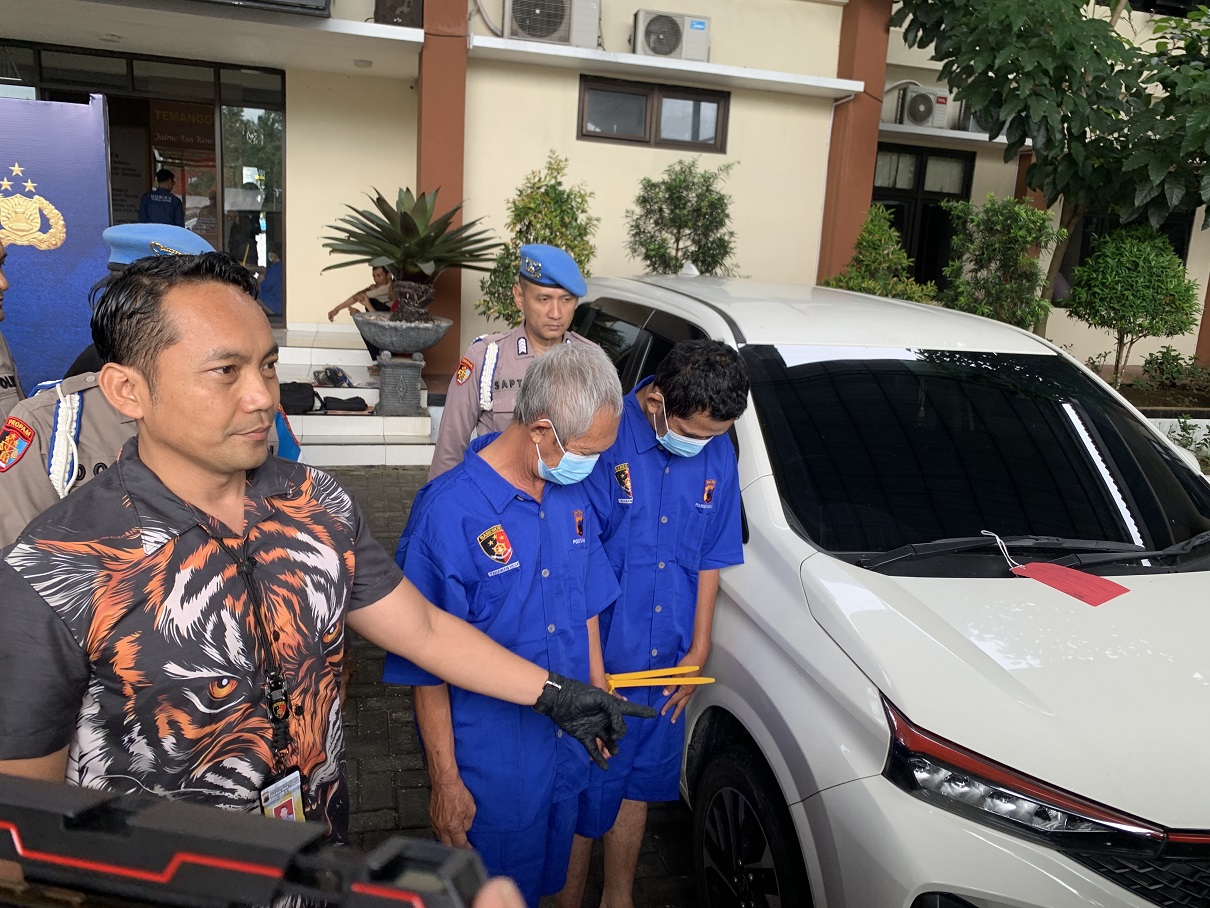 Dua tersangka pembobol sekolah ditangkap Satreskrim Polres Temanggung.