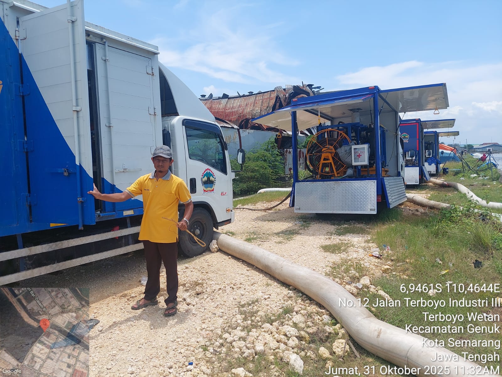 Petugas Dinas Pusdataru Provinsi Jawa Tengah bekerja ekstra keras  sejak banjir pertama kali datang.