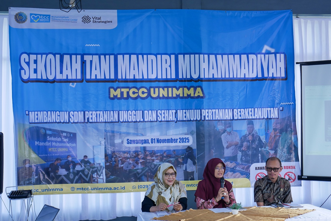Dr. Dra. Retno Rusdjijati, M.Kes selaku ketua MTCC UNIMMA menyampaikan sambutan sekaligus pembuka sosialisasi Sekolah Tani Mandiri Muhammadiyah