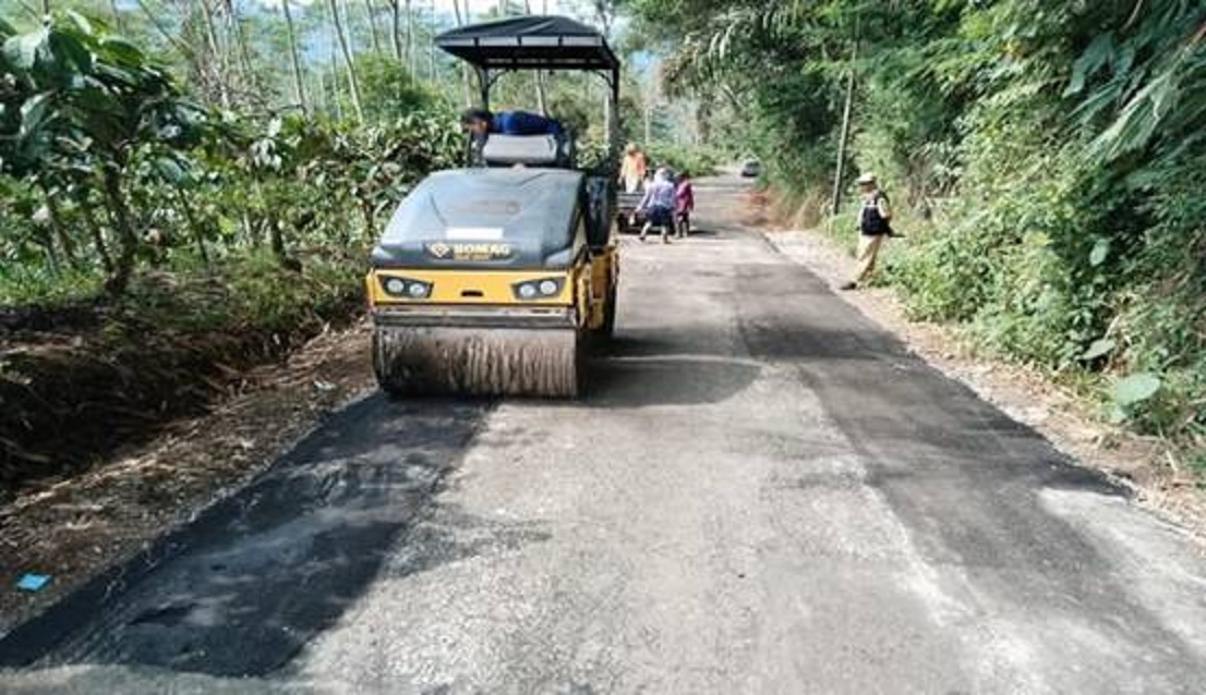Kegiatan peningkatan jalan di sejumlah titik di Kabupaten Temanggung