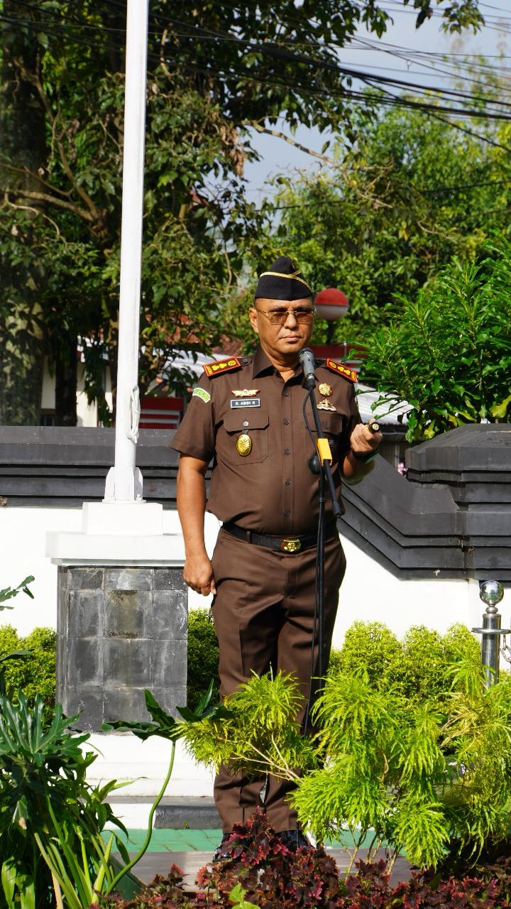 Kajari Kabupaten Magelang Robin Abdi Ketaren langsung pimpin apel kerja perdana pada Senin (3/11).