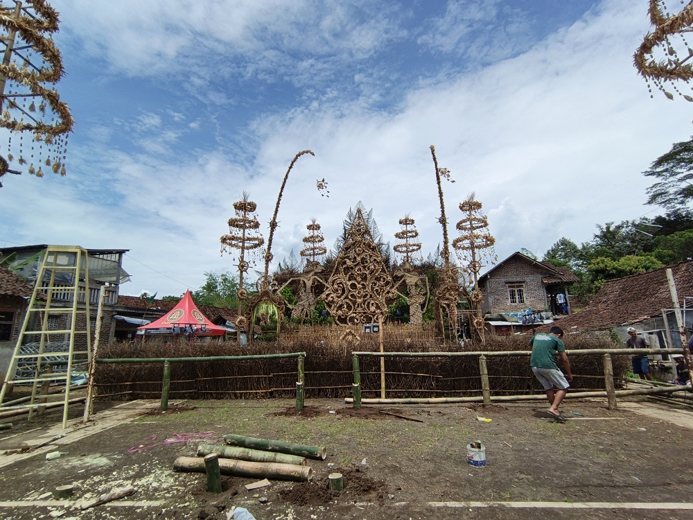 Panggung seni yang dipersiapkan untuk Festival Kebonkliwon IV, Rabu (5/11/2025).