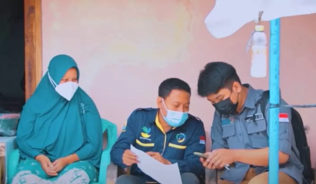 Penyaluran bansos oleh Kemensos