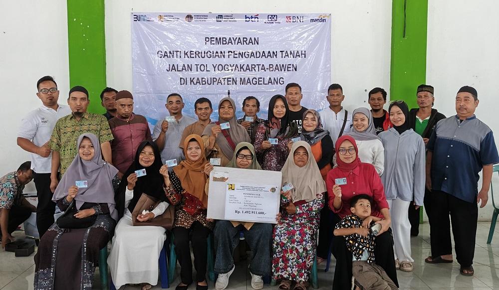 Sebanyak 23 ahli waris almarhumah Asriyati saat menerima pembayaran ganti rugi proyek tol Jogja-Bawen di Gedung Serba Guna Desa Candiretno, Secang, Kabupaten Magelang.
