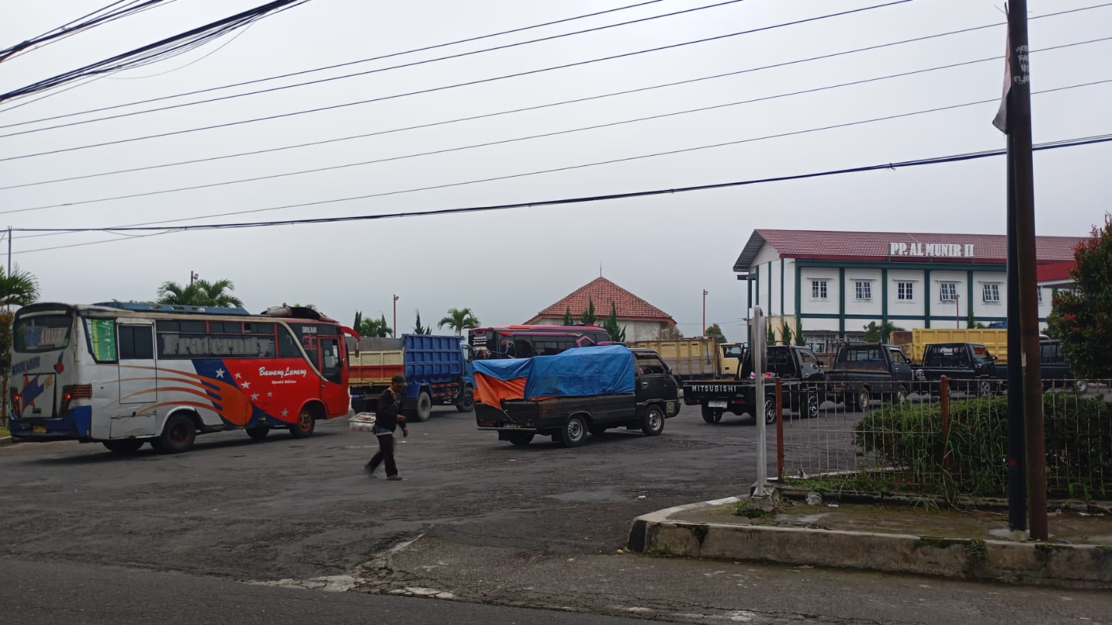 Antrean memanjang di SPBU Krasak, Mojotengah, Wonosobo.&nbsp;