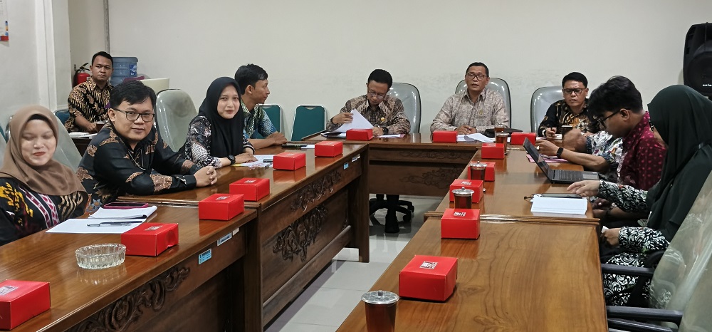 Perwakilan paguyuban non ASN yang tidak masuk pengusulan PPPK paruh waktu Kabupaten Magelang menemui Komisi I DPRD Kabupaten Magelang, Kamis (6/11/2025).