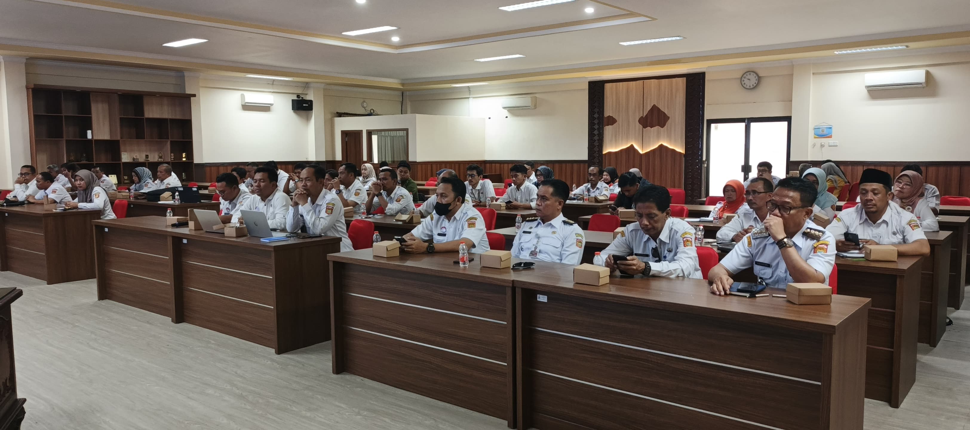 Rapat koordinasi mengenai pengawasan usaha wisata di kantor Setda Wonosobo, Senin (4/11).