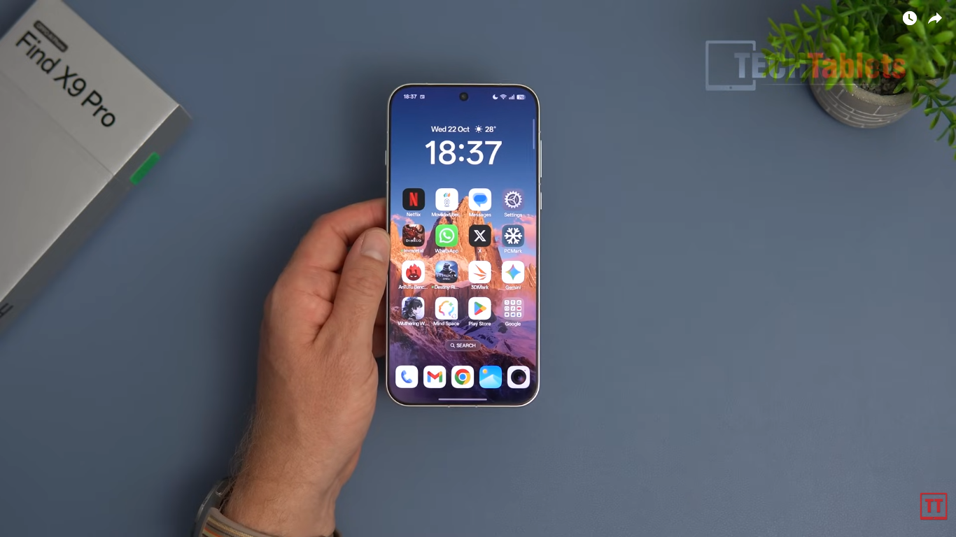 Tampilan layar Oppo Find X9 Pro dengan bezel ultra tipis dan sistem operasi ColorOS 16 terbaru