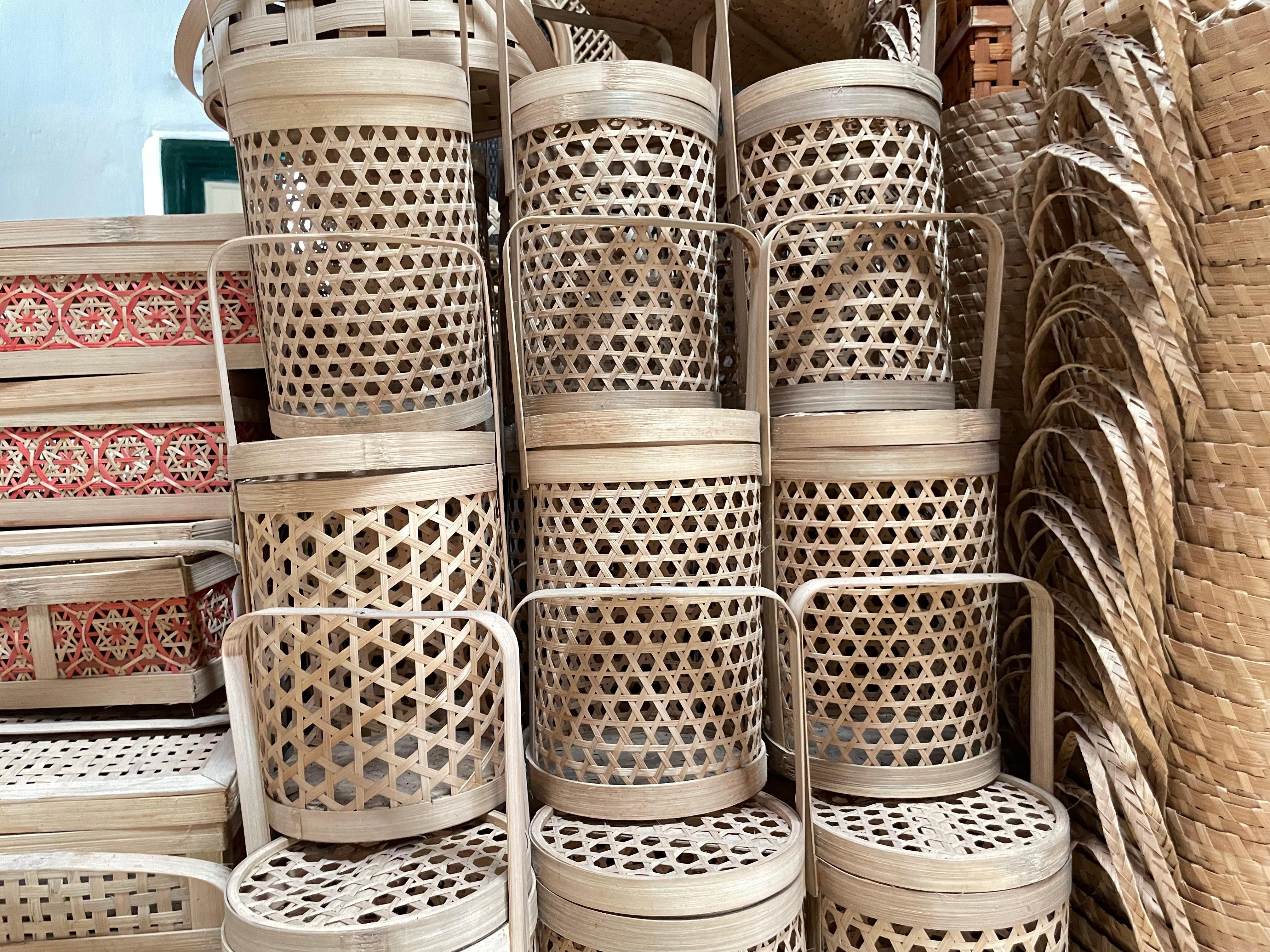 Sarayu Jar, produk anyaman bambu karya pengrajin KRAOSAN, menjadi salah satu produk favorit konsumen lokal maupun internasional.