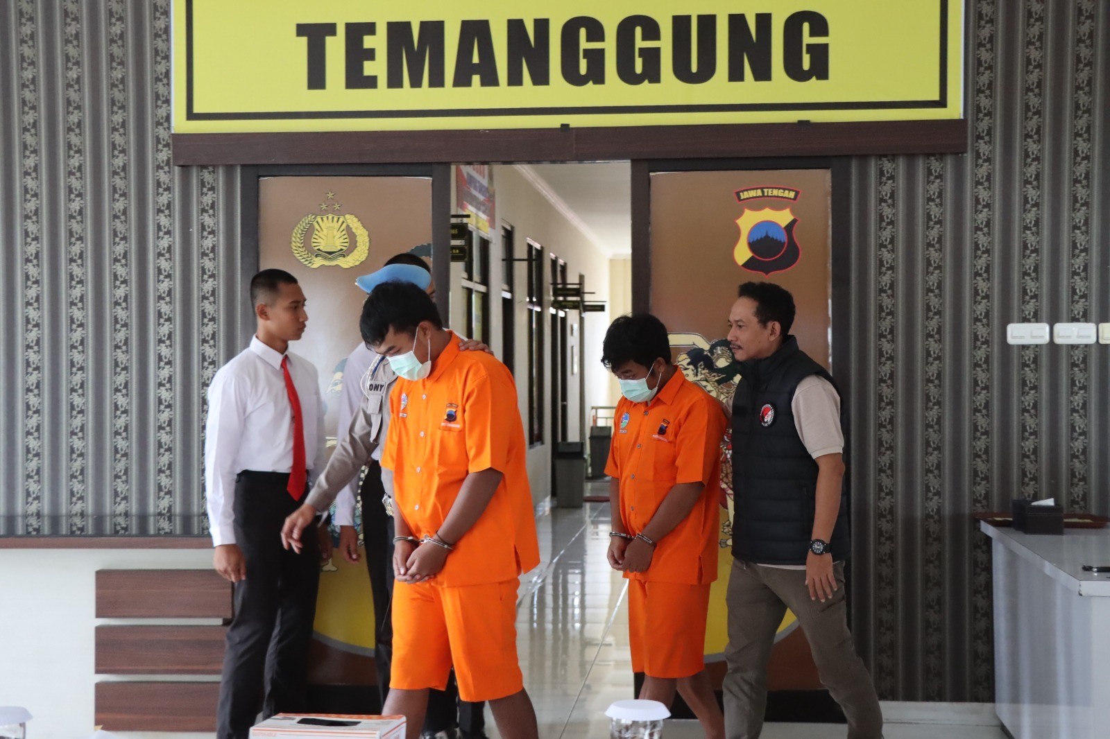 Dua tersangka kasus narkoba ditangkap Satresnarkoba Polres Temanggung.