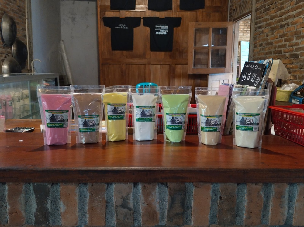 Produk susu bubuk dengan berbagai varian yang dihasilkan dari kambing etawa