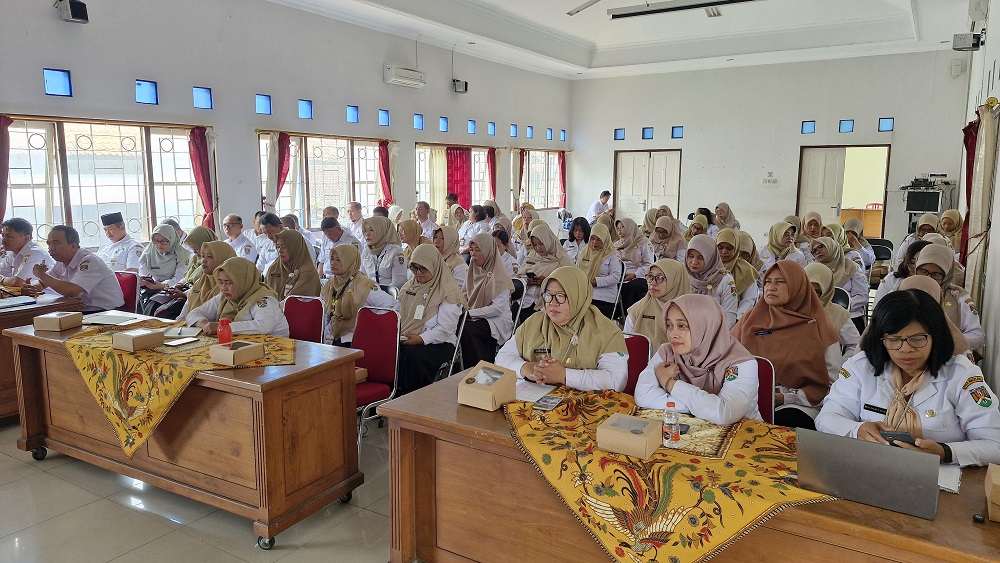 Peserta sosialisasi penilaian kinerja kepala sekolah TK, SD, dan SMP yang digelar di Aula Cendekia Disdikbud Kota Magelang, Rabu (12/11/2025).  &nbsp;