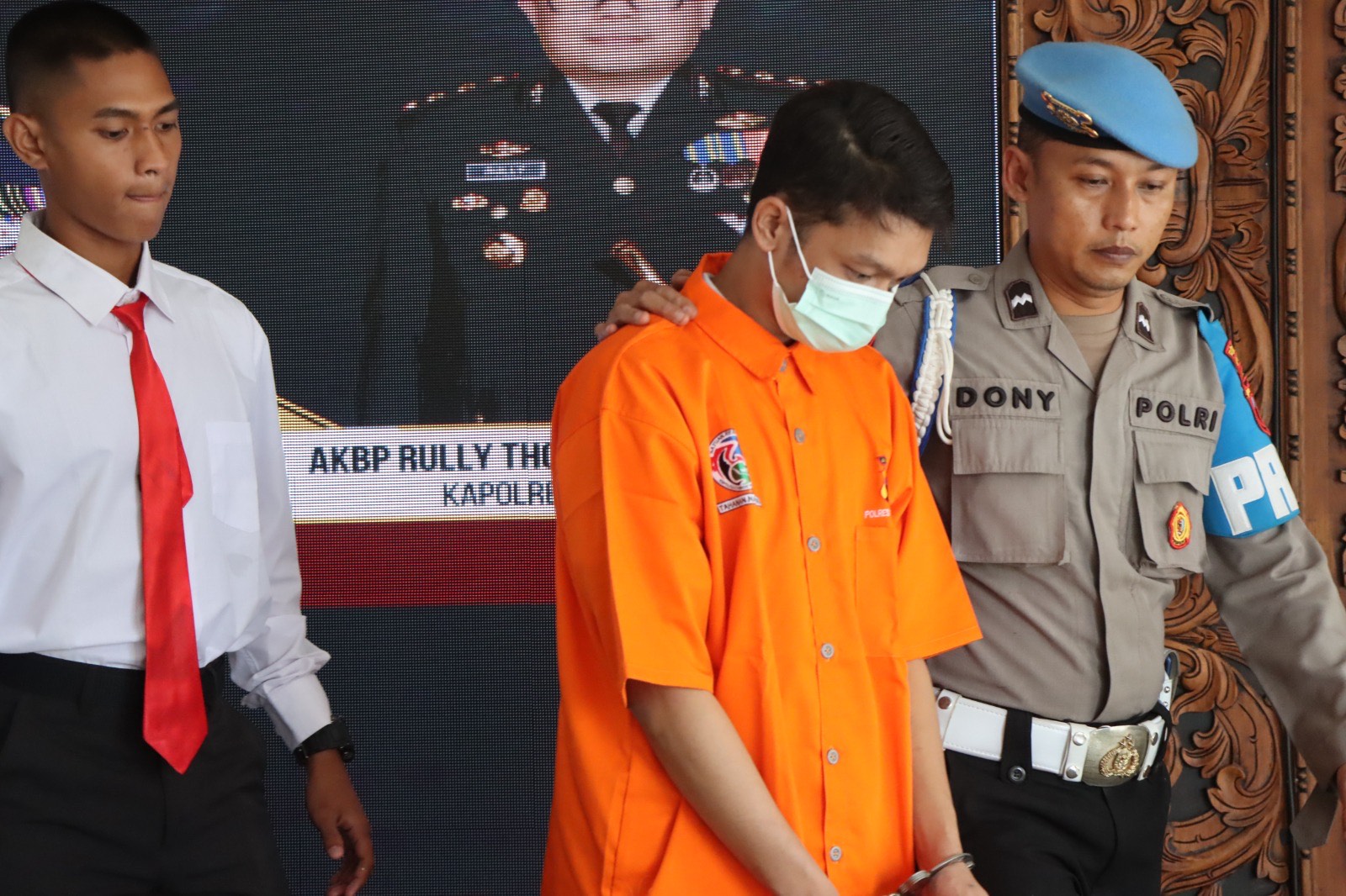 Satresnarkoba Polres Temanggung membekuk tersangka peredaran obat keras.