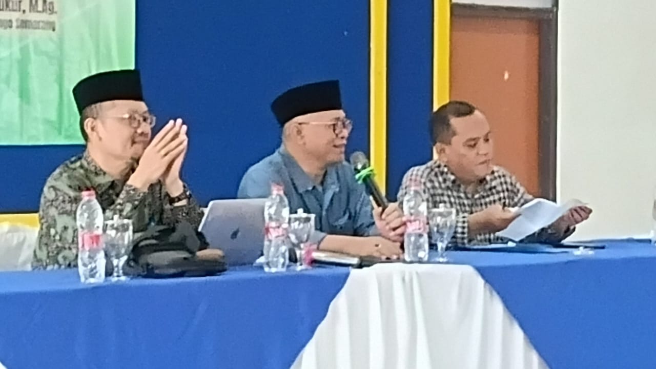 Anggota DPR RI Fraksi PDI Perjuangan Wibowo Prasetyo (tengah) saat seminar bertema Implementasi Kurikulum Berbasis Cinta dan Deep Learning di Madrasah yang digelar di Purworejo, Sabtu (15/11/2025).