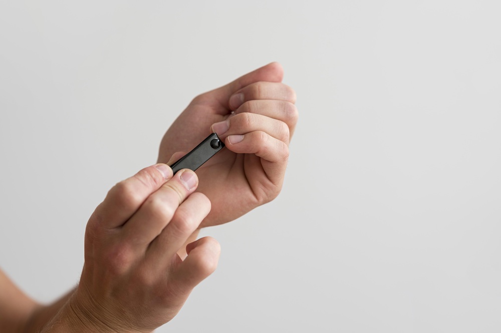 Bagi sebagian orang, pamali dianggap sebagai sesuatu yang harus dihindari karena diyakini bisa membawa konsekuensi negatif. Namun, bagi yang lain, pamali lebih dilihat sebagai bentuk kearifan lokal.