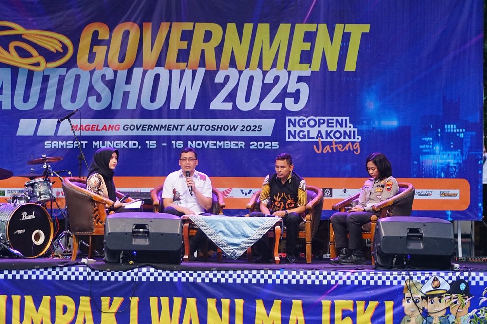 Bupati Magelang Grengseng Pamuji saat Talkshow Government Auto Show (GAS) 2025 di halaman UPPD Samsat Kabupaten Magelang, Sabtu (15/11/2025).  &nbsp;