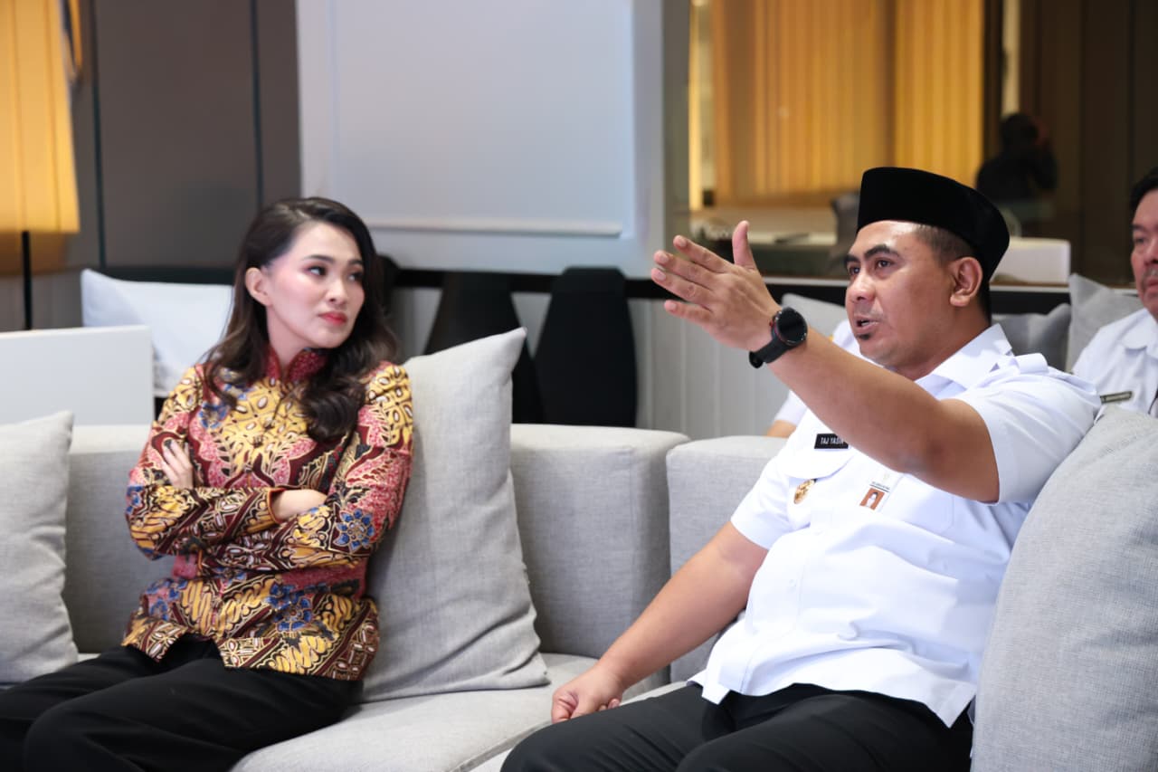 Gubernur Maluku Utara Sherly Tjoanda bertemu Wagub Jateng Taj Yasin di gubernuran Rabu (19/11/2025).