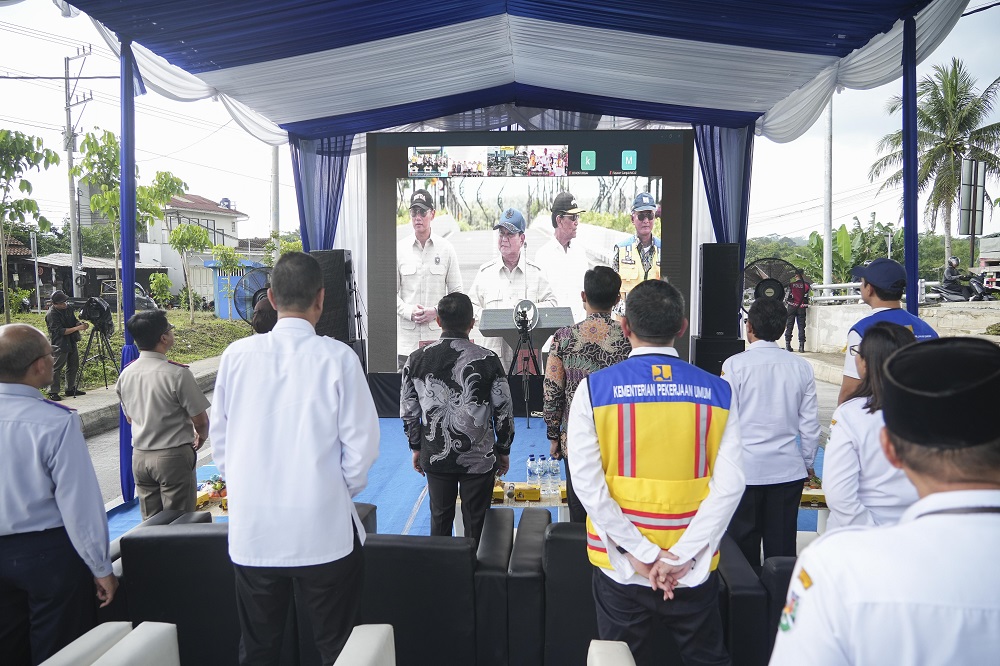 Presiden RI, Prabowo Subianto, meresmikan Flyover atau Semi-Underpass Canguk di Kota Magelang, Jawa Tengah, Rabu (19/11/2025).