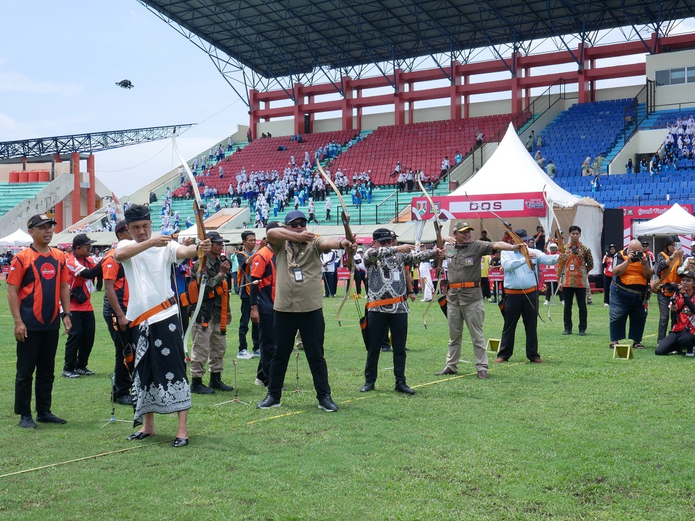 Jajaran Forkopimda Kota Magelang membuka kejuaraan panahan internasional di Stadion Moch Soebroto, Kamis (20/11/2025).