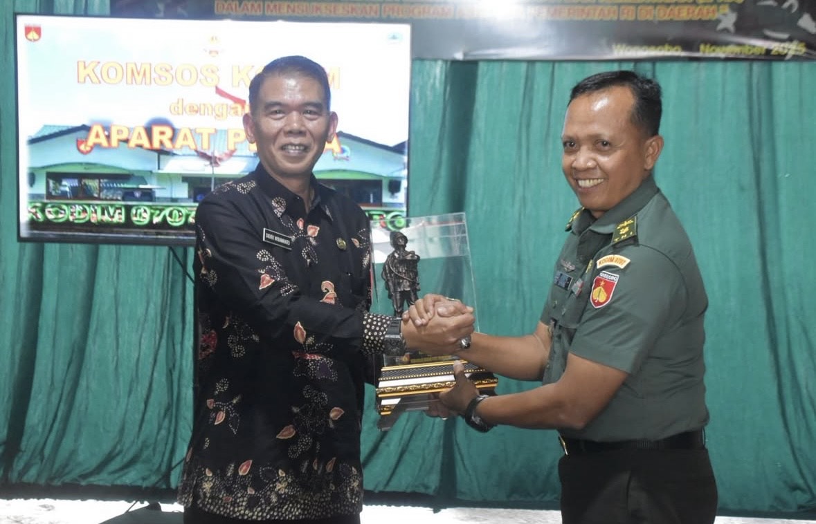 Kasdim 0707/Wonosobo Mayor Arh Siswoto Nurharjo dan Asisten Pemerintahan dan Kesra Setda Kabupaten Wonosobo, A. Didiek Wibawanto.
